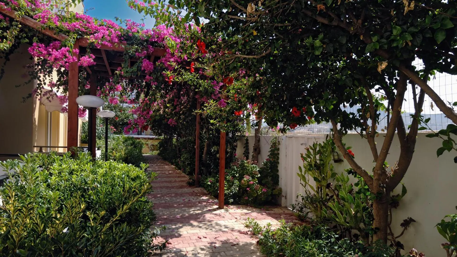 Kokkini Hani Golden Bay Boutique Hotel & Bungalows 4*, Kokkini Hani